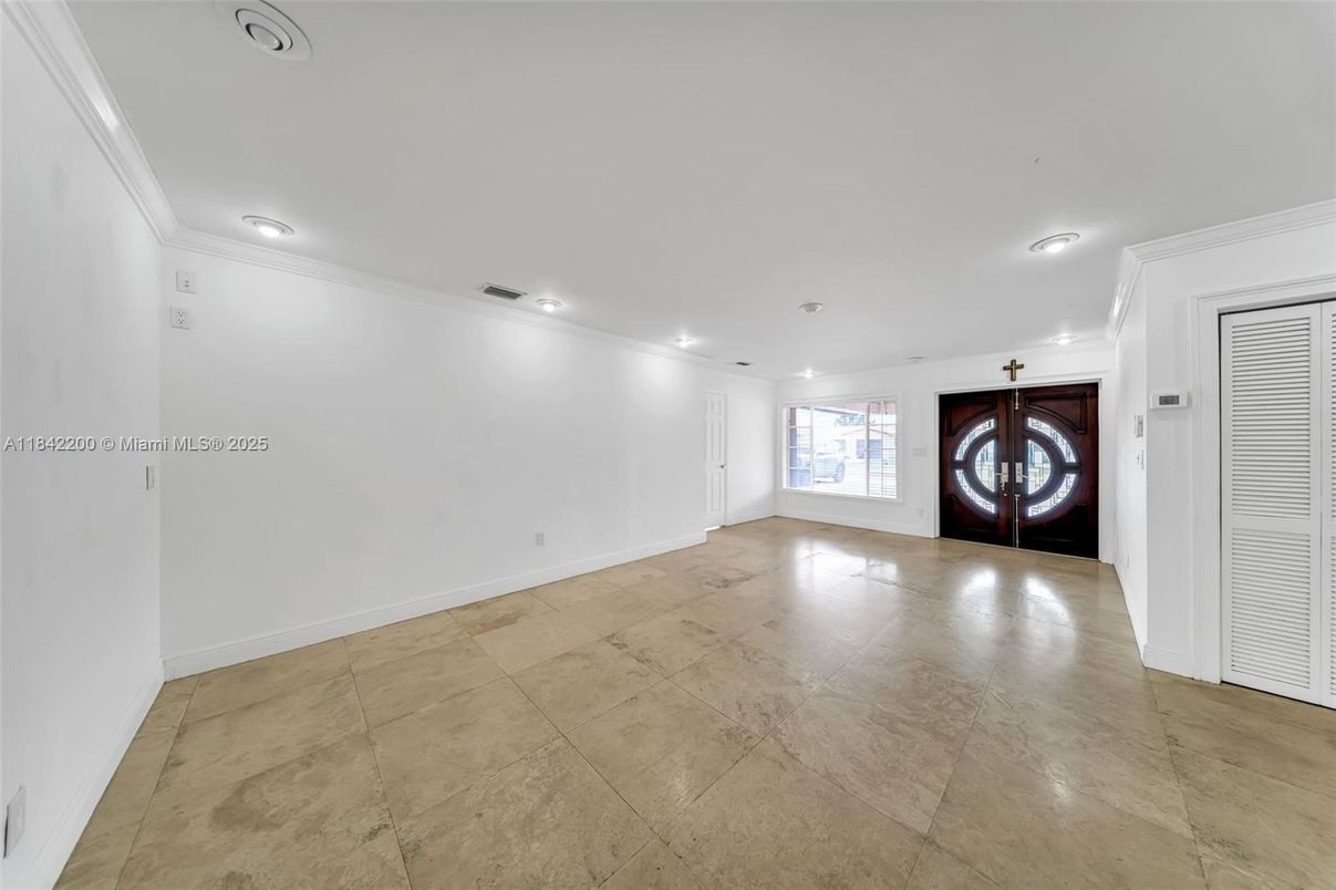 Empty room, Interior, Recessed Lighting