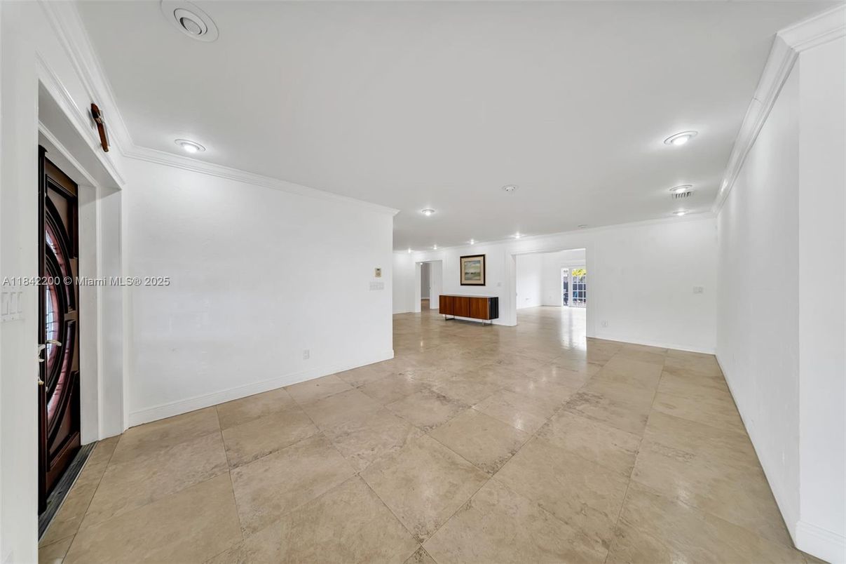 Empty room, Interior, Recessed Lighting