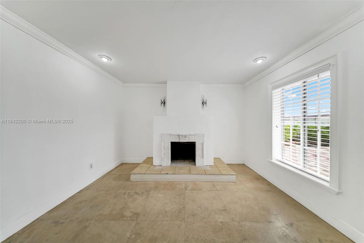 Empty room, Fireplace, Interior, Recessed Lighting