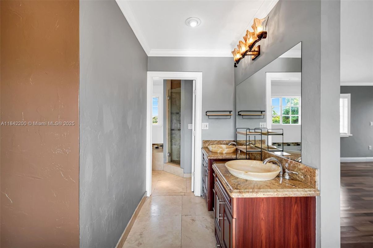 Bathroom, Dual Sink Vanities, Interior, Recessed Lighting