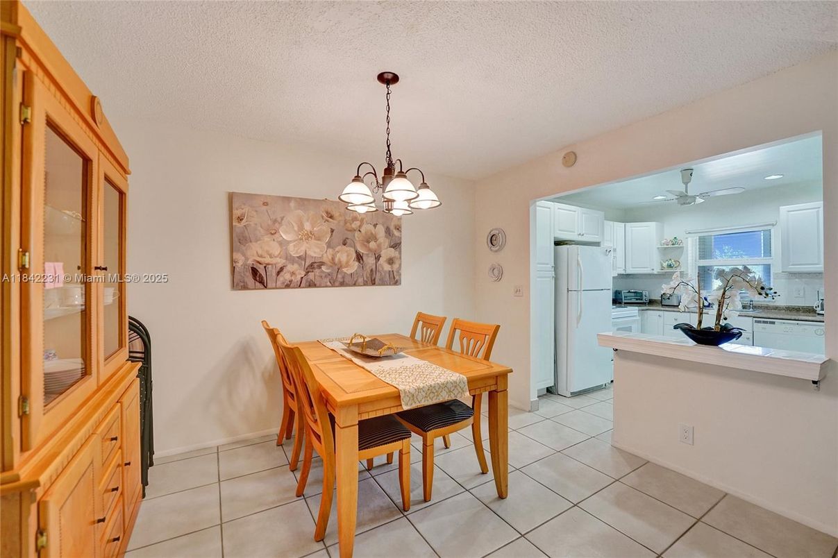 Chandelier, Dining room, Interior, Kitchen, Recessed Lighting