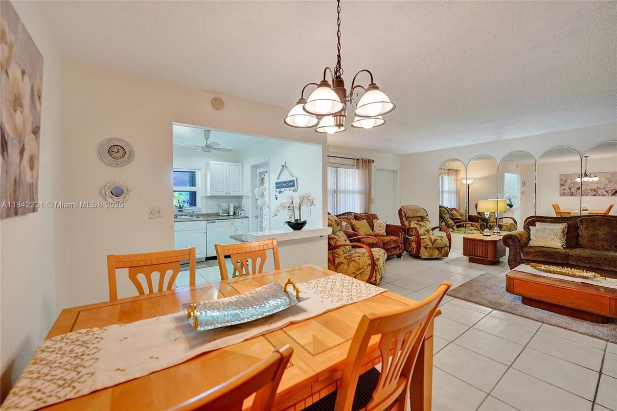 Chandelier, Dining room, Interior, Kitchen, Living room