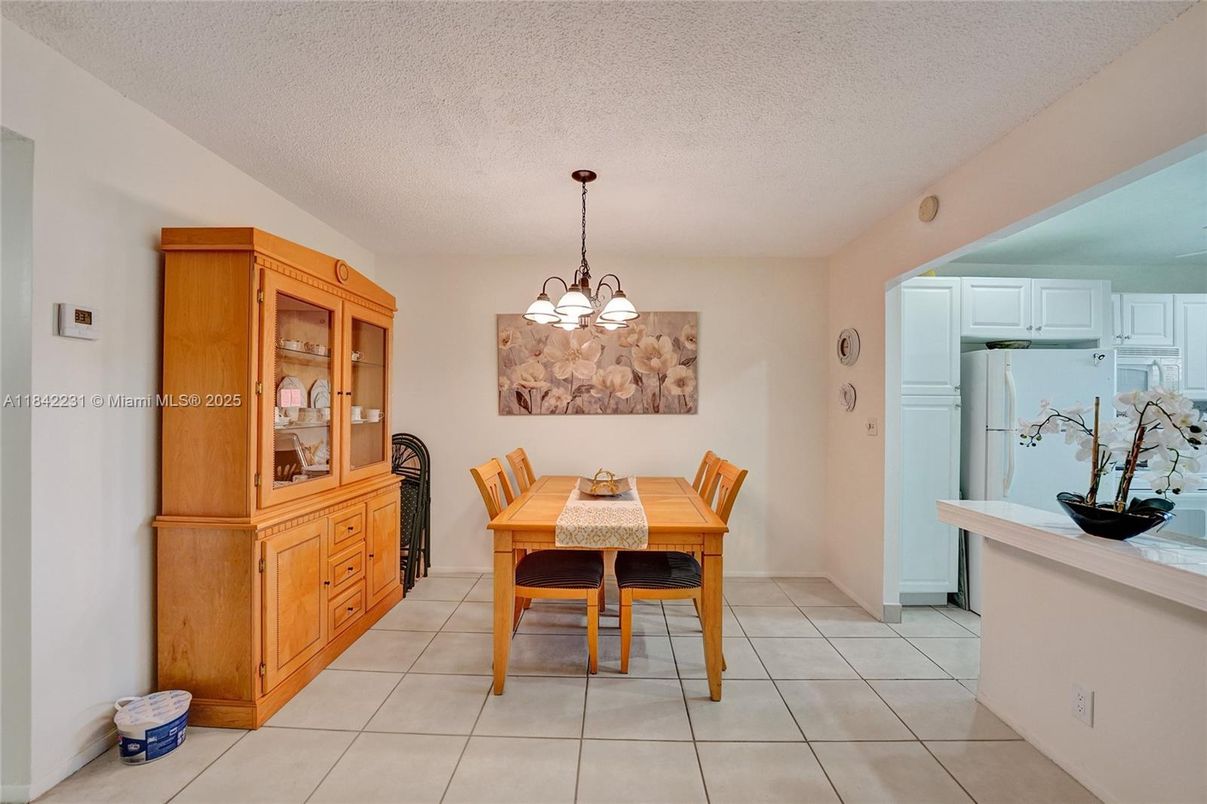 Chandelier, Dining room, Interior