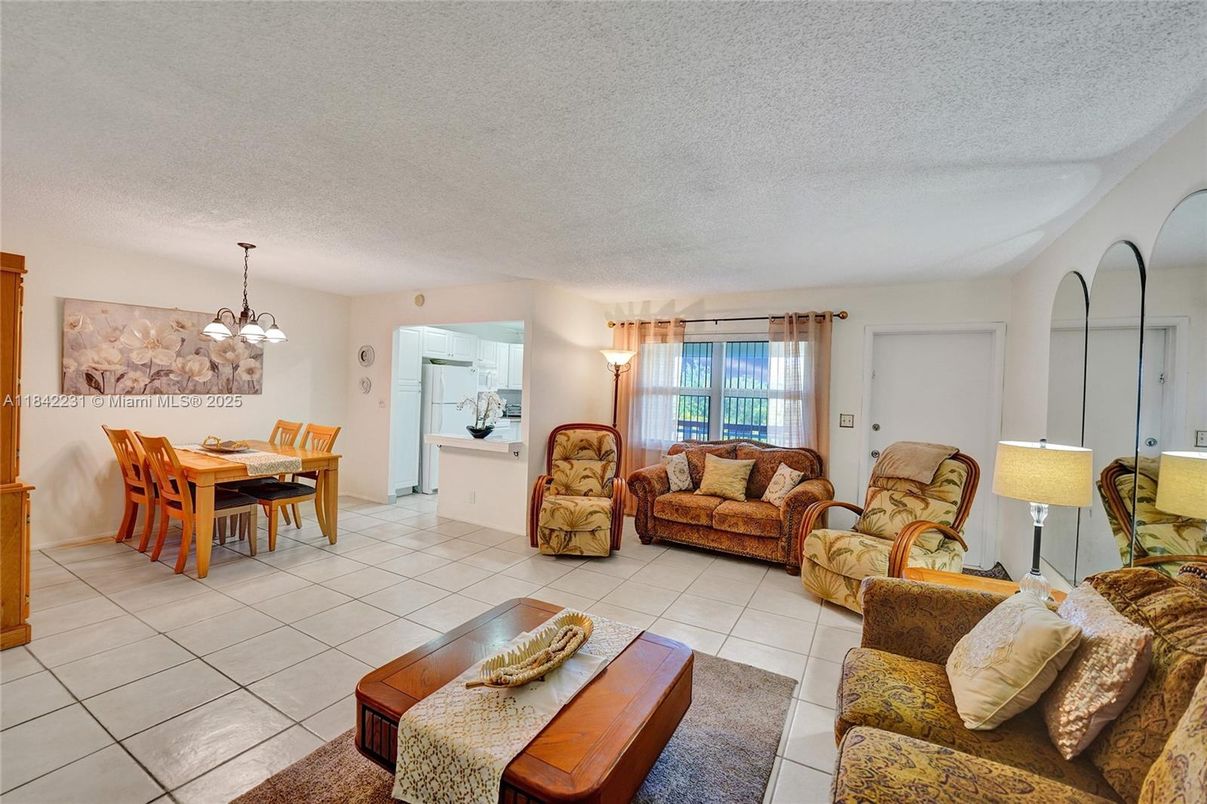 Chandelier, Dining room, Interior, Living room