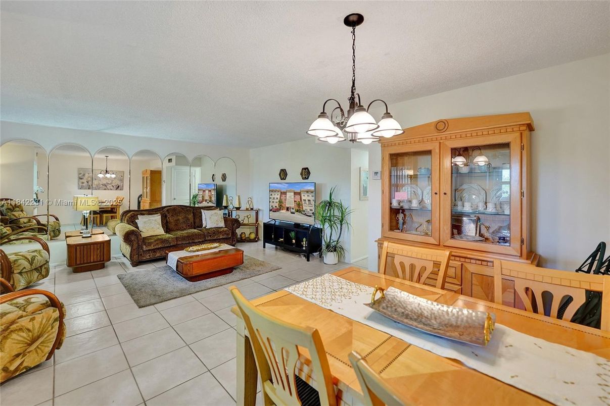 Chandelier, Dining room, Interior, Living room