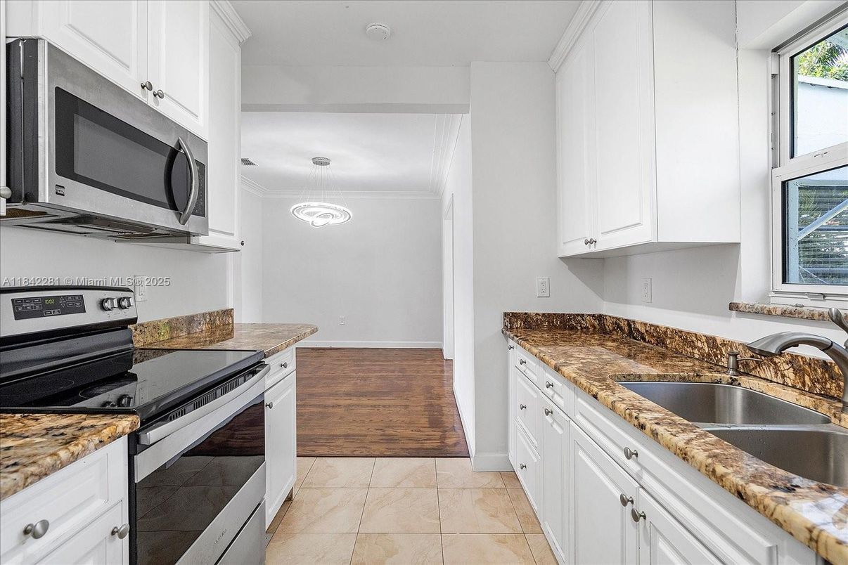 Interior, Kitchen, Pendant Lights, Wood Texture Flooring