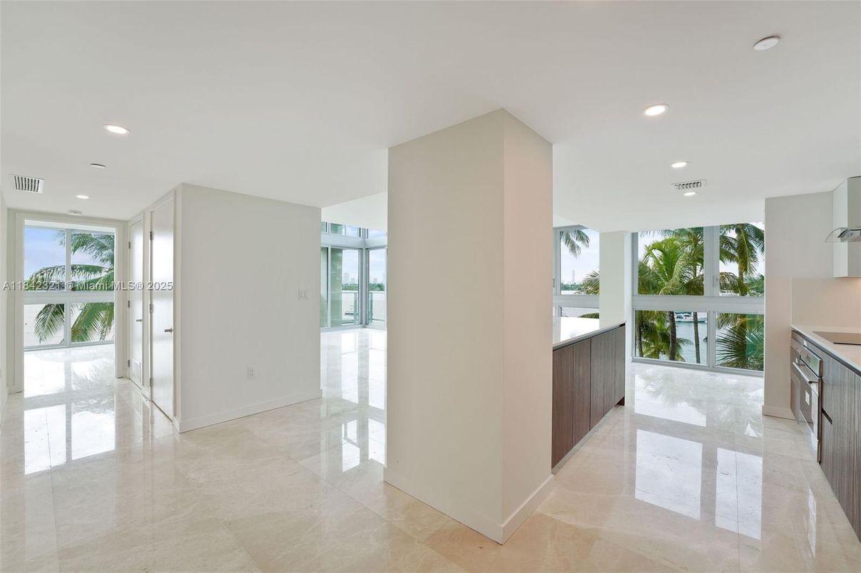Empty room, Interior, Kitchen, Recessed Lighting