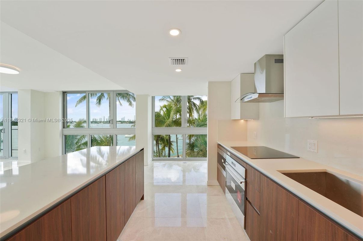 Interior, Kitchen, Recessed Lighting, Water