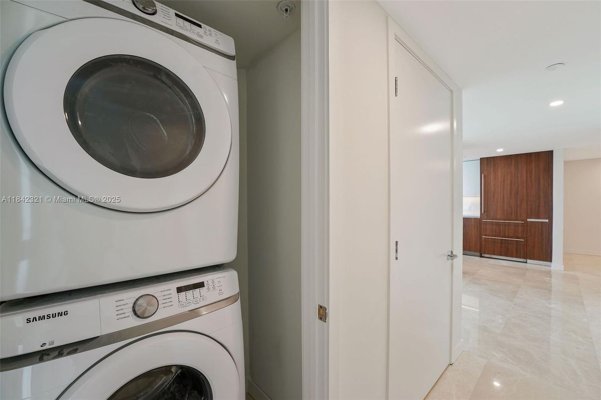 Interior, Recessed Lighting, Utility Closets, Washer