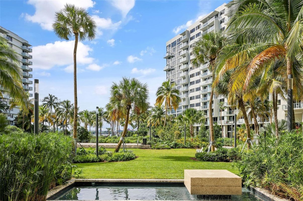 Exterior, Facade, Pool, Condo Building