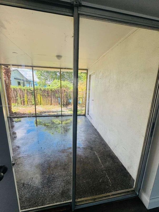 Empty room, Interior, Sun Room