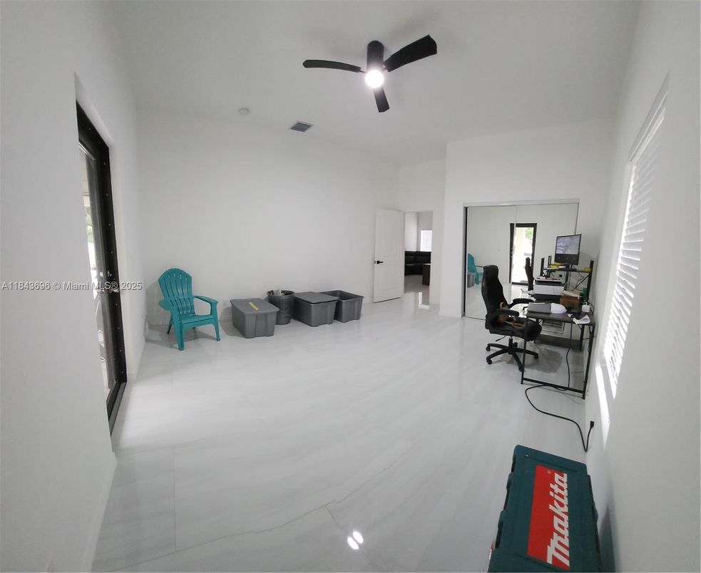 Home Office, Interior