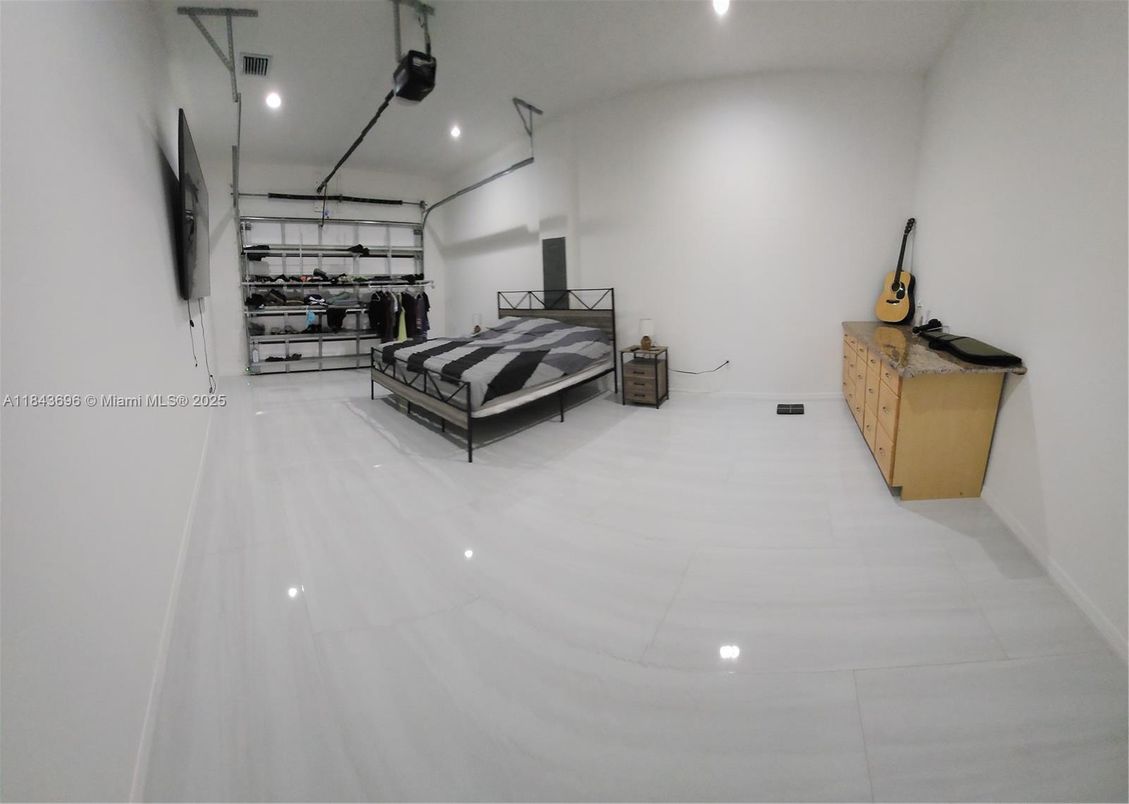 Bedroom, Garage, Interior, Recessed Lighting