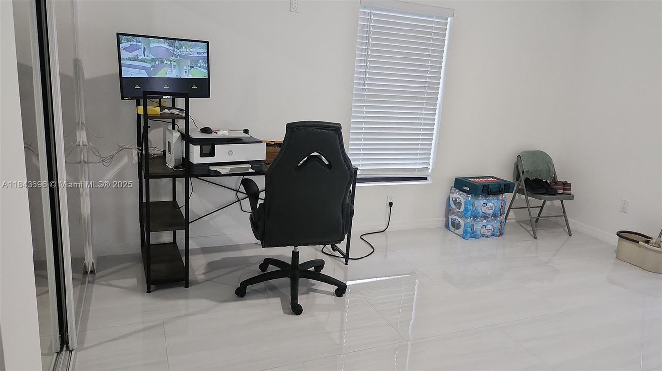 Home Office, Interior