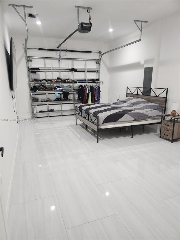 Bedroom, Garage, Interior, Recessed Lighting