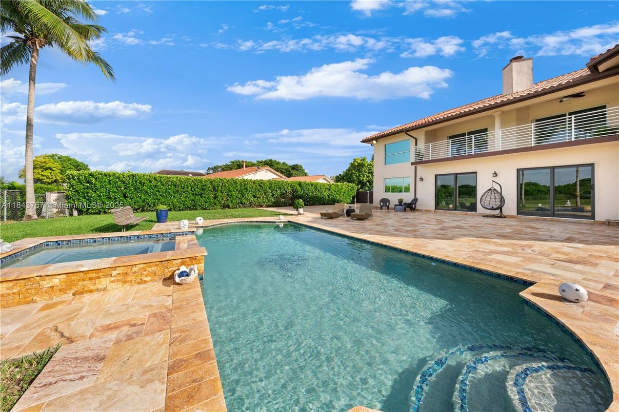 Exterior, Pool