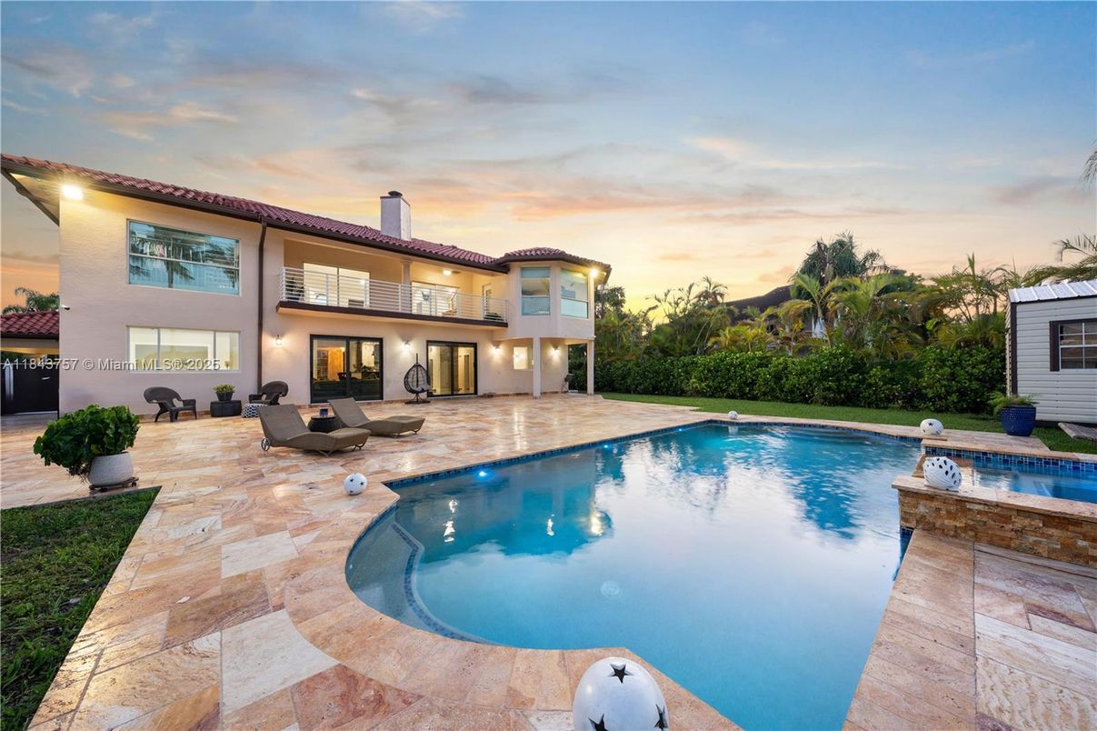 Exterior, Pool