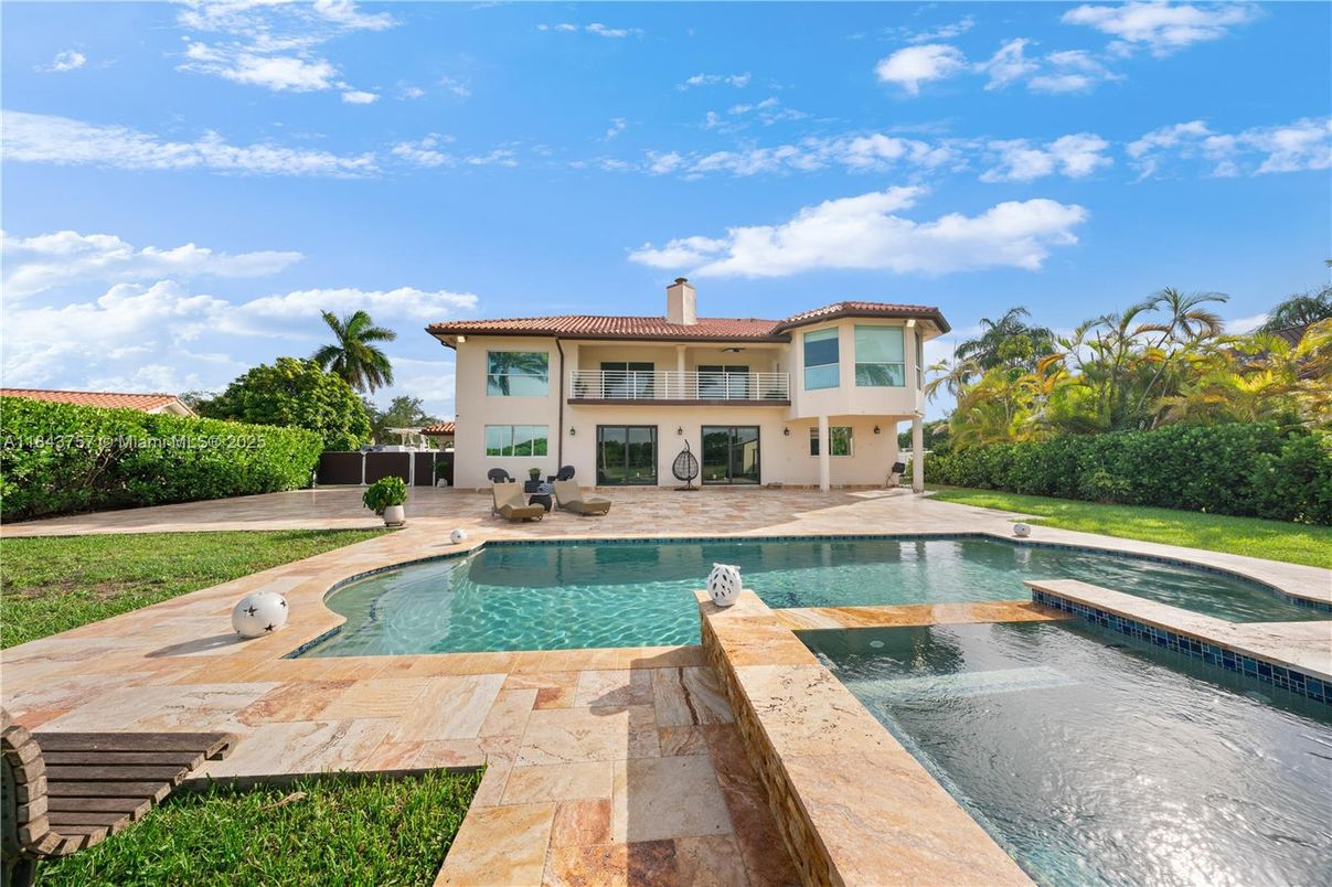 Exterior, Pool