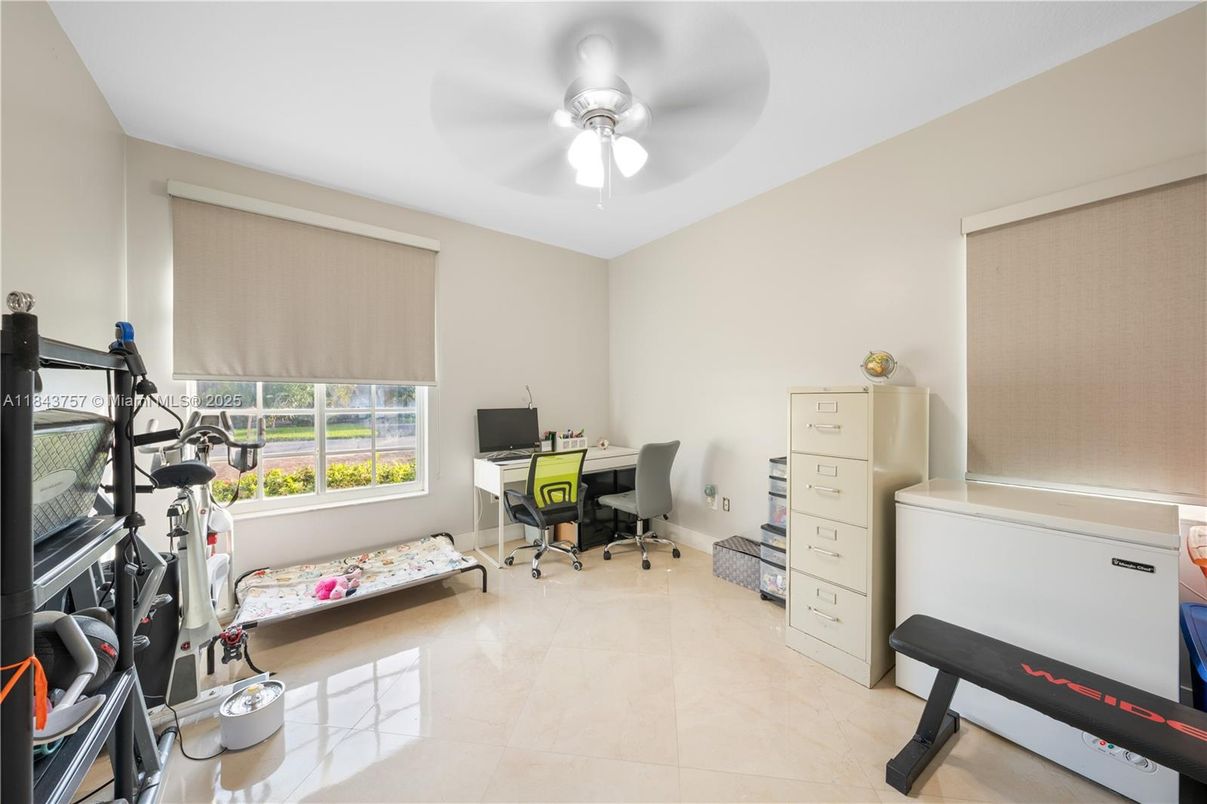 Home Office, Interior