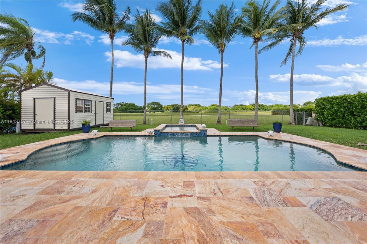 Exterior, Pool