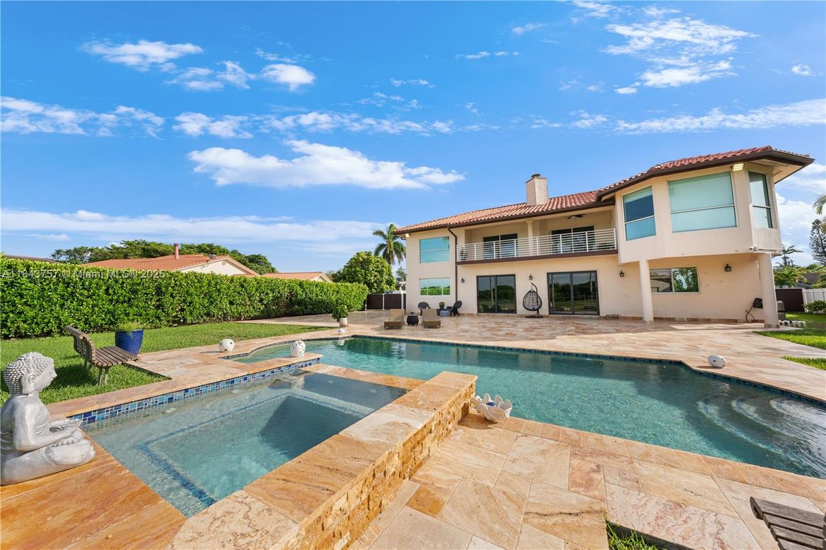 Exterior, Pool