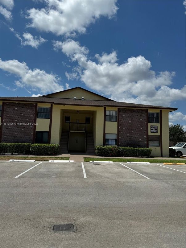 Exterior, Facade, Brick Facade, Ranch