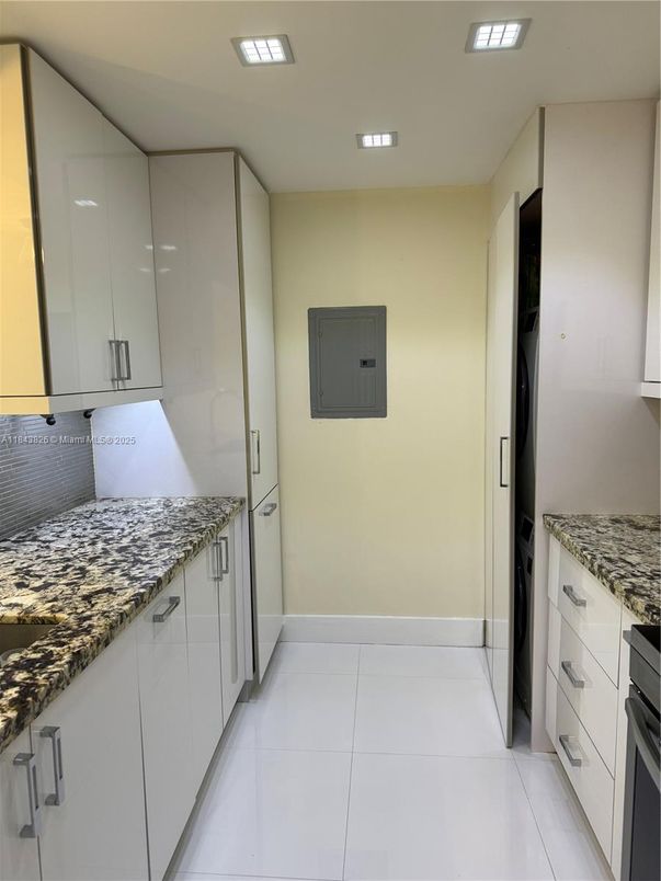 Interior, Kitchen, Recessed Lighting