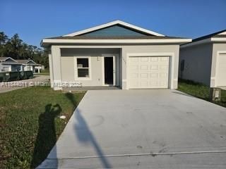 Attached, Exterior, Facade, Ranch