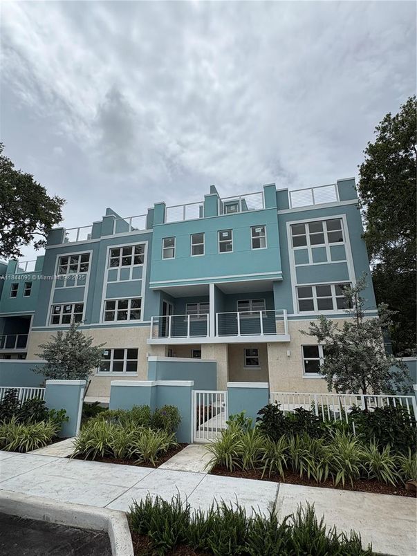 Exterior, Facade, Condo Building