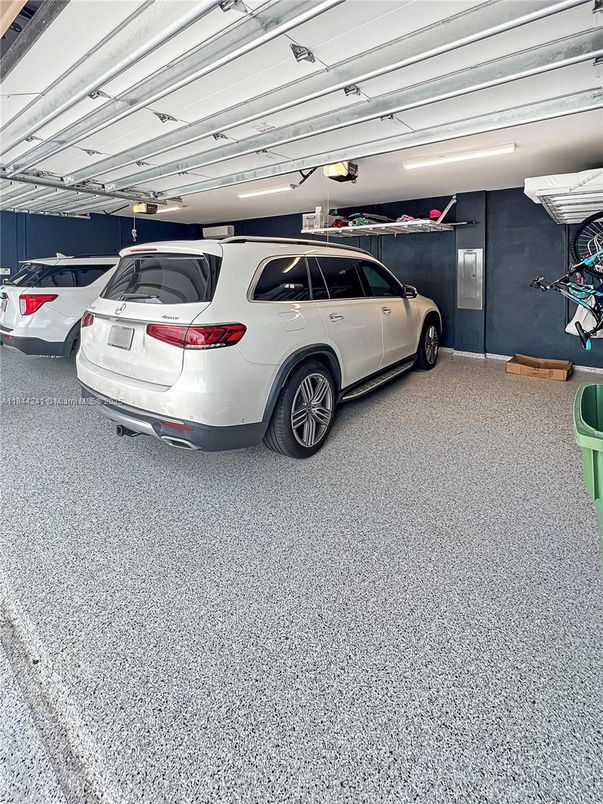 Garage, Interior