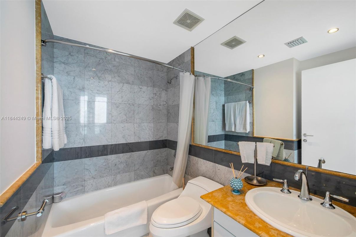 Bathroom, Interior, Recessed Lighting