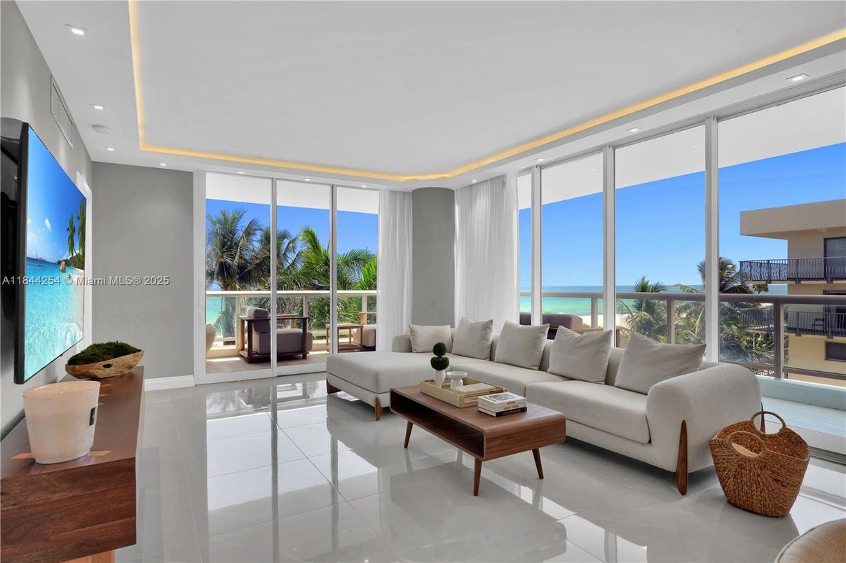 Interior, Living room, Recessed Lighting, Water