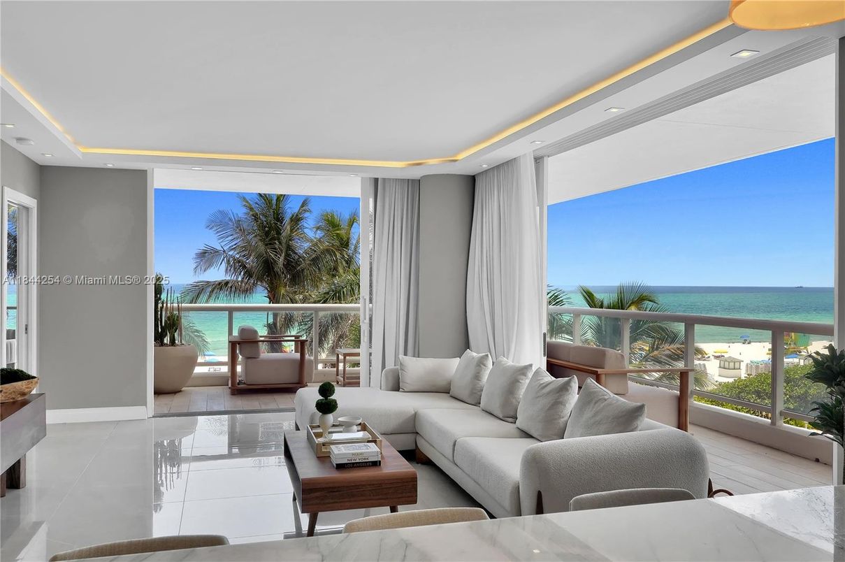 Interior, Living room, Recessed Lighting, Water