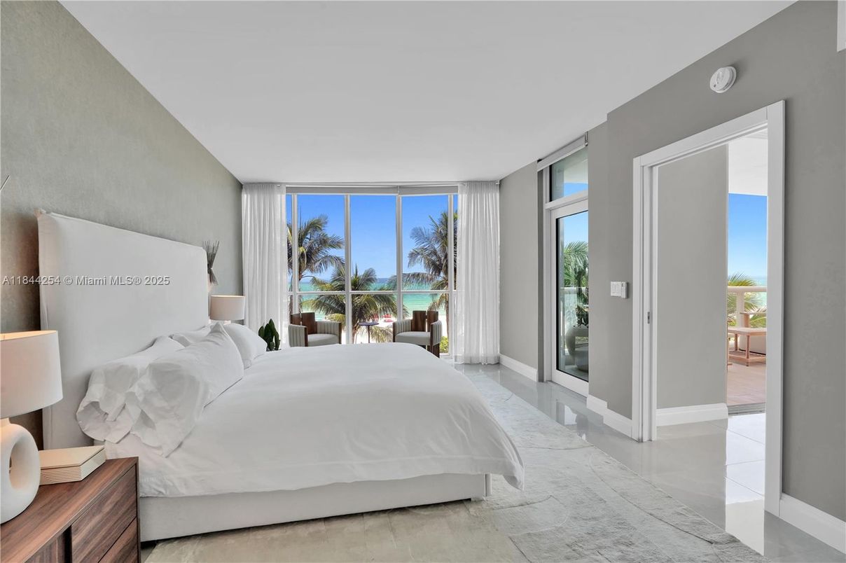 Bedroom, Interior, Water