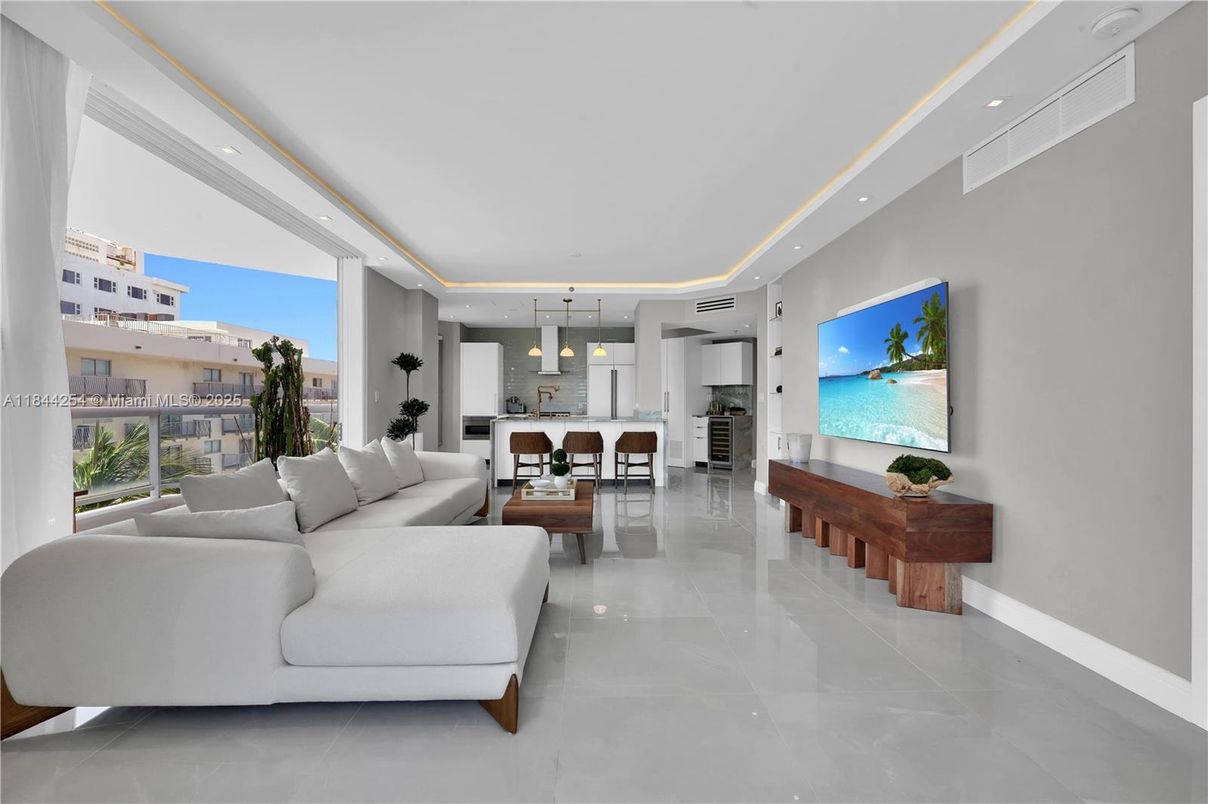 Dining room, Interior, Kitchen, Living room, Pendant Lights, Recessed Lighting