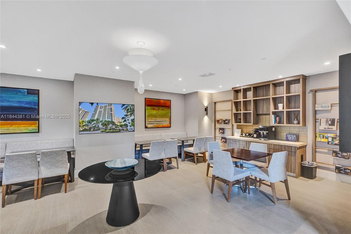 Dining room, Interior, Recessed Lighting