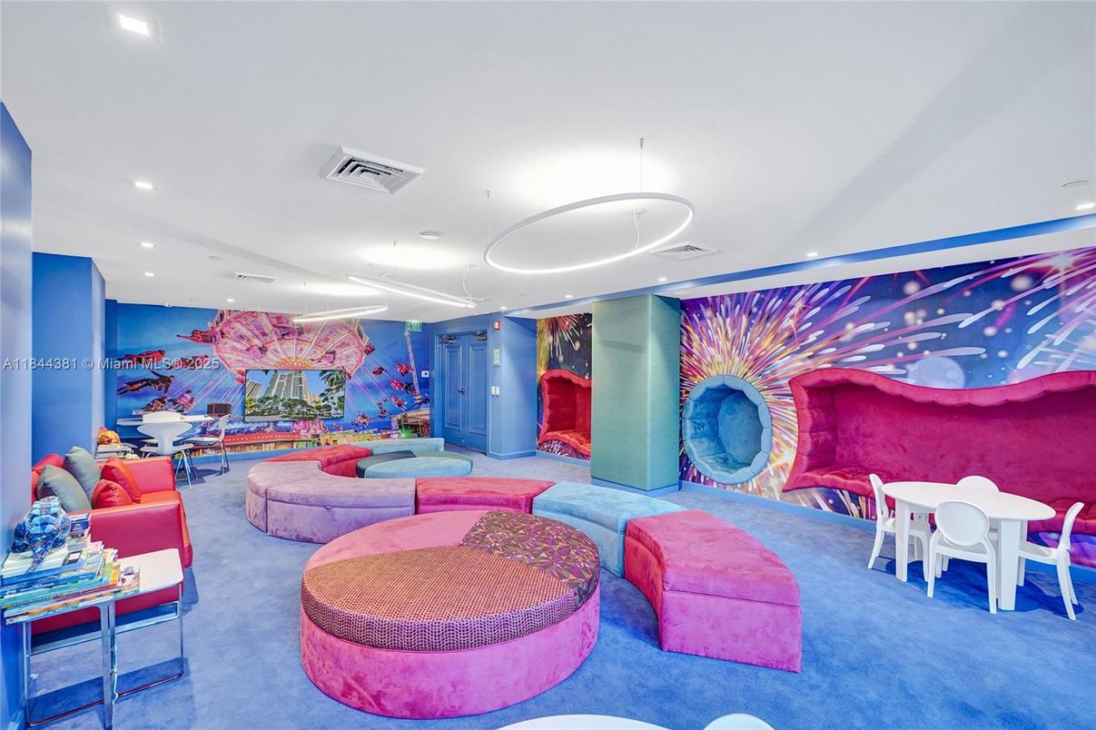 Dining room, Interior, Recessed Lighting