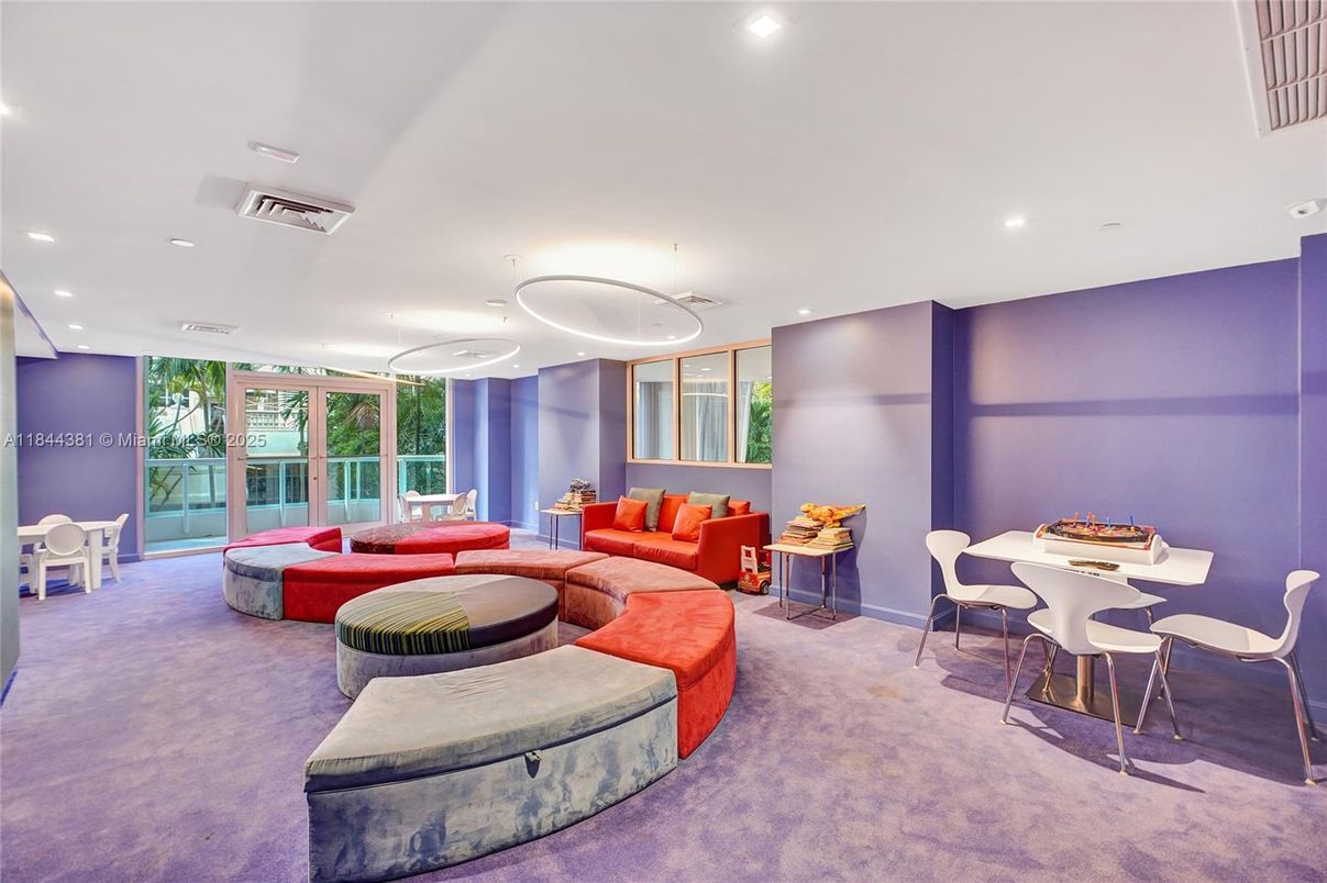 Dining room, Interior, Living room, Recessed Lighting