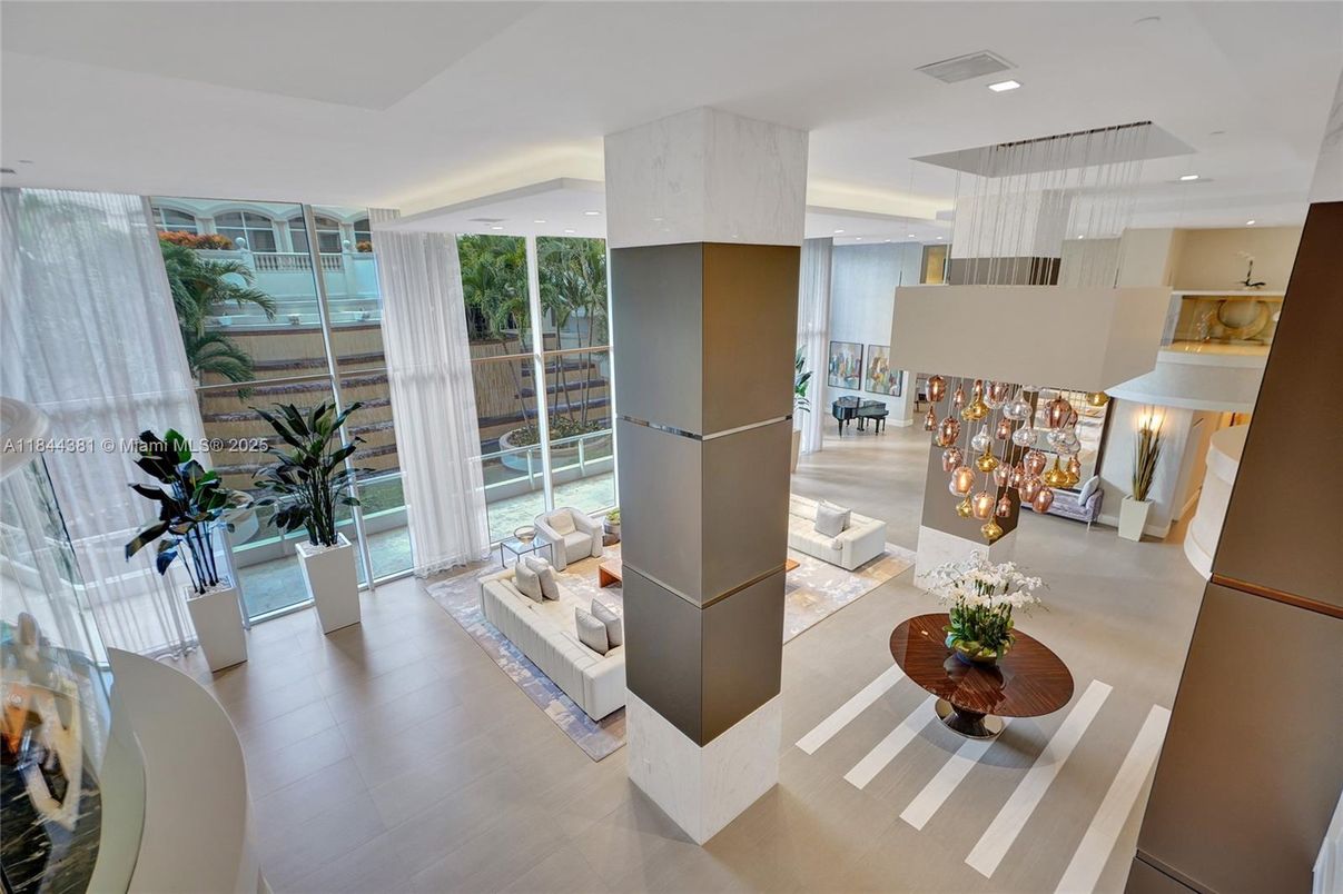 Interior, Living room, Pendant Lights, Recessed Lighting, Wood Texture Flooring