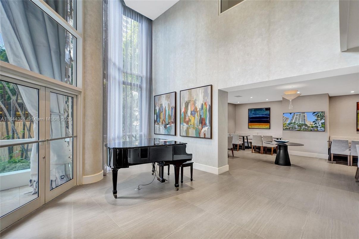 Dining room, Interior, Piano, Recessed Lighting
