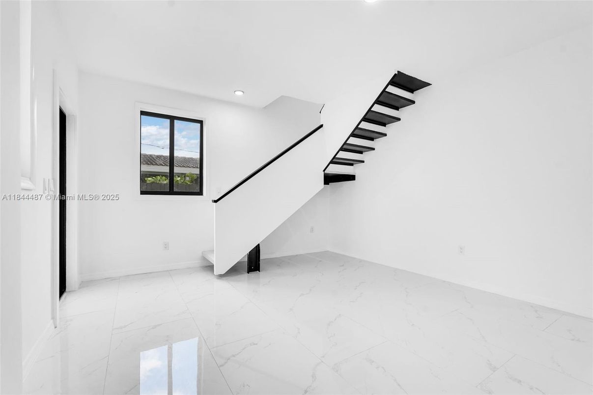 Empty room, Interior, Marble, Recessed Lighting