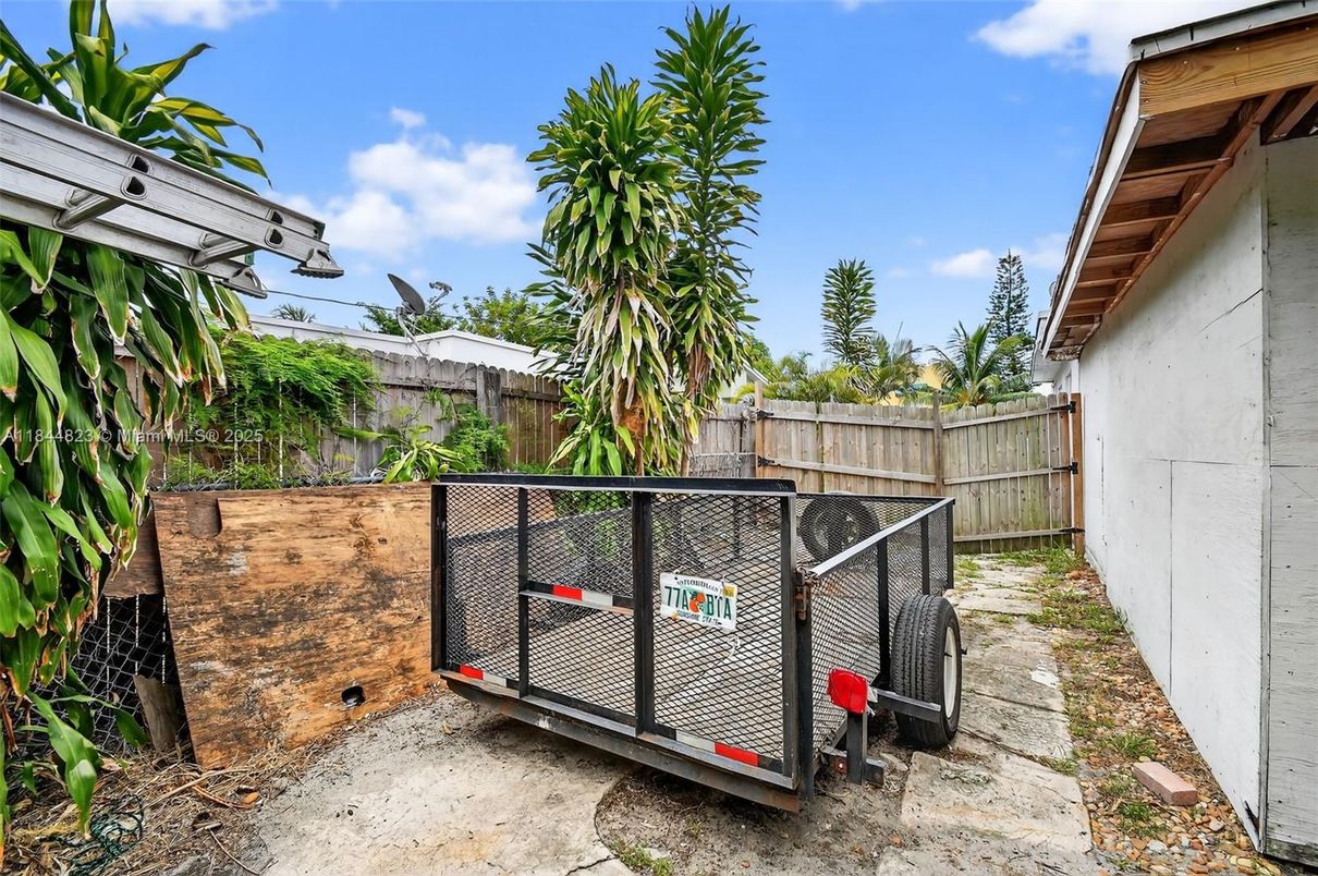 Backyard, Exterior