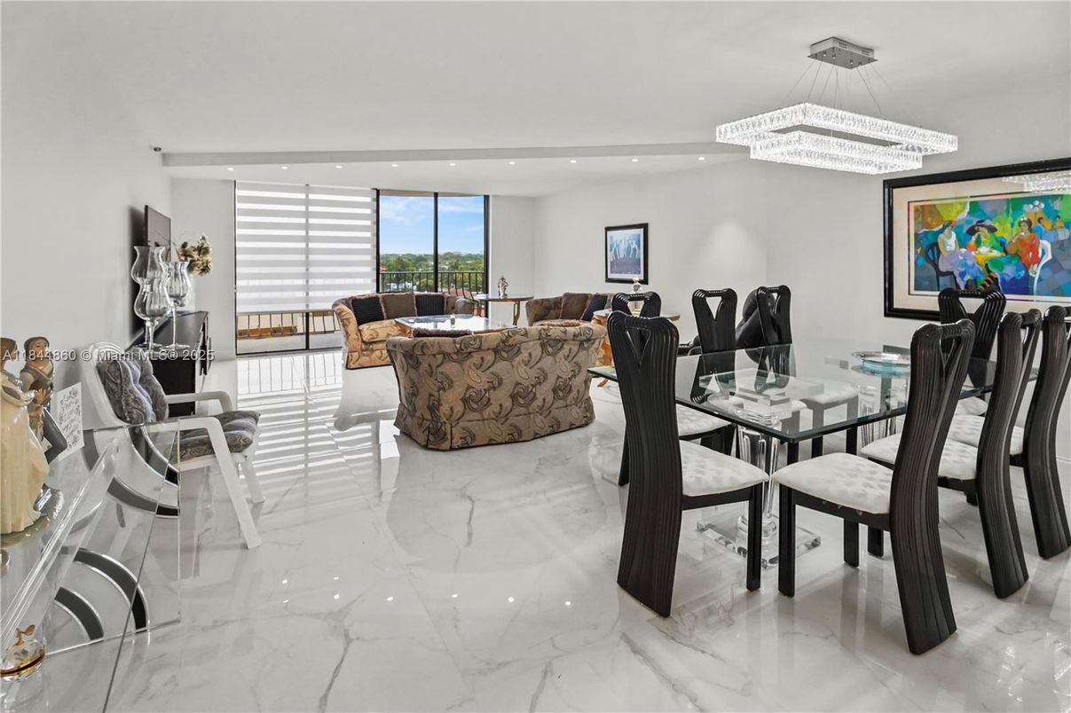 Chandelier, Dining room, Interior, Living room, Marble, Recessed Lighting