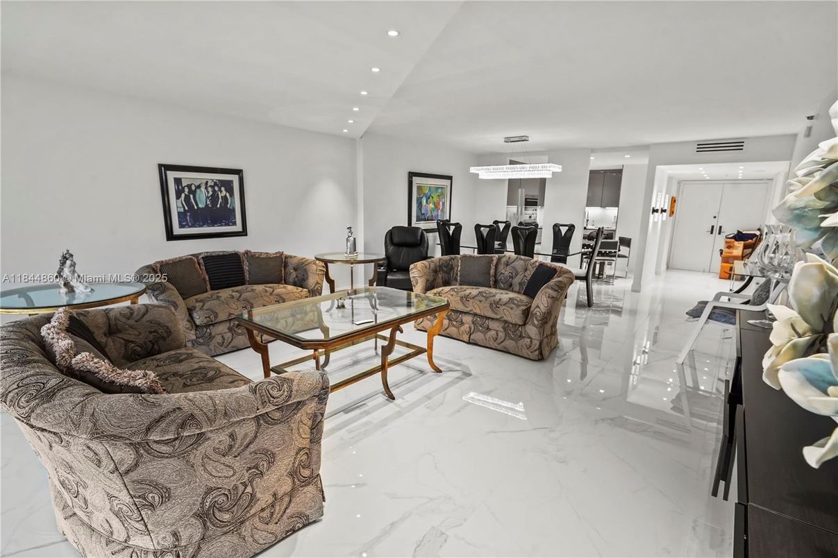 Dining room, Interior, Living room, Marble, Recessed Lighting