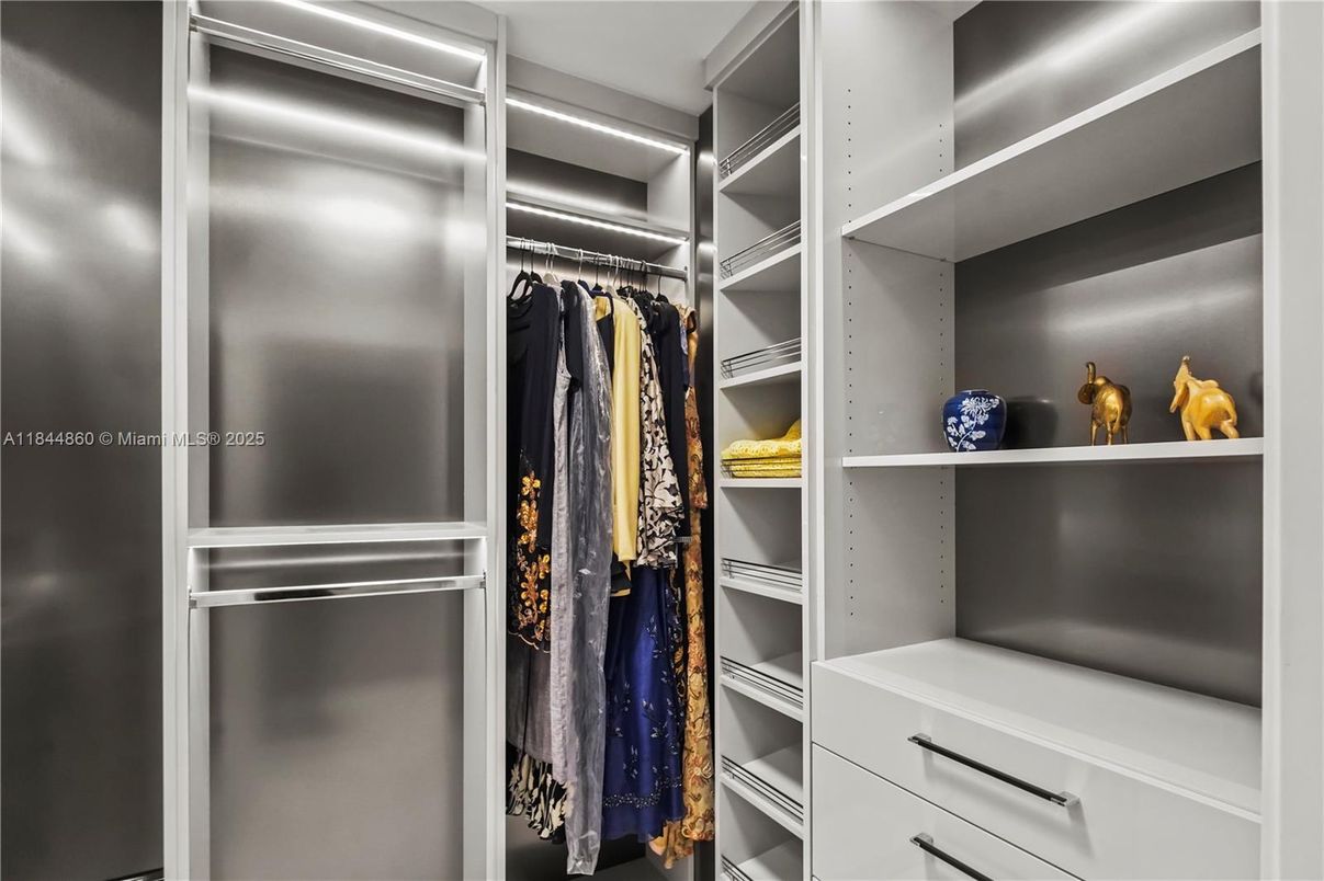 Interior, Walk-in Closets