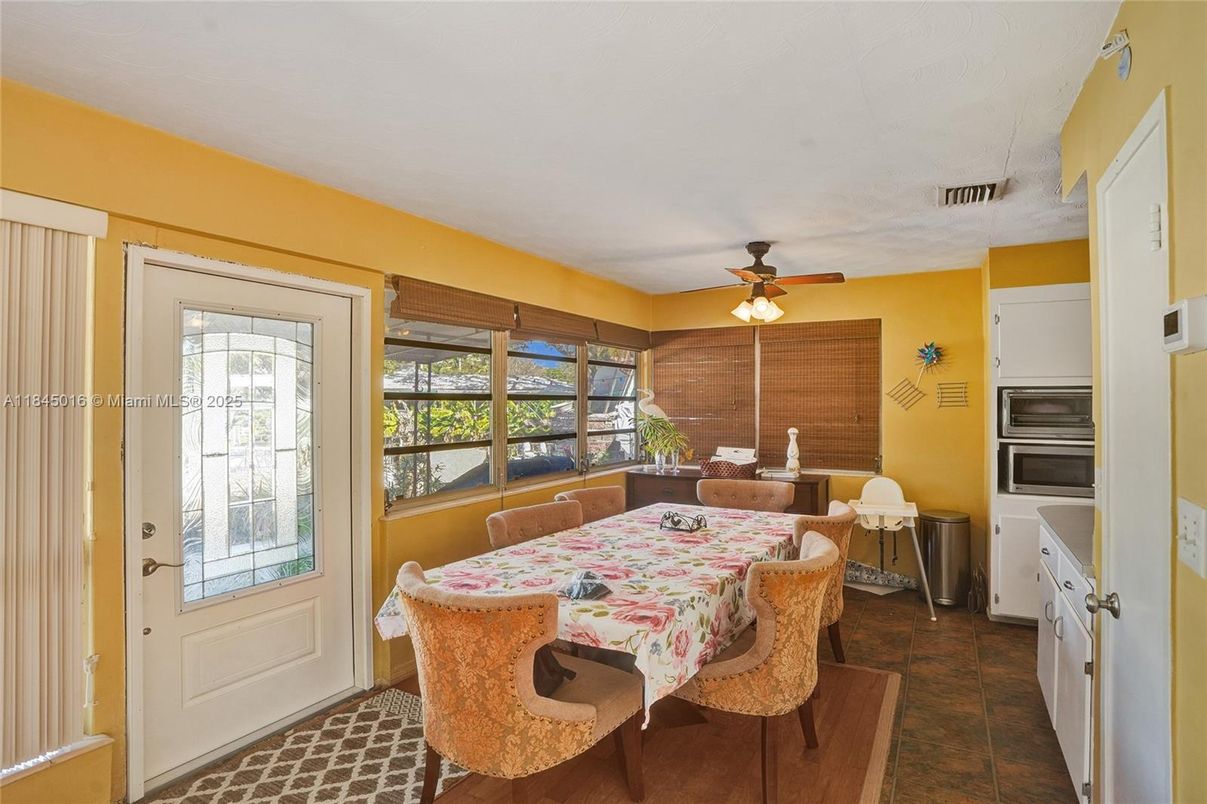 Dining room, Interior
