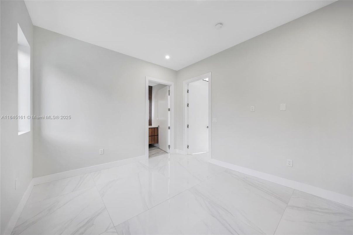 Empty room, Interior, Marble, Recessed Lighting