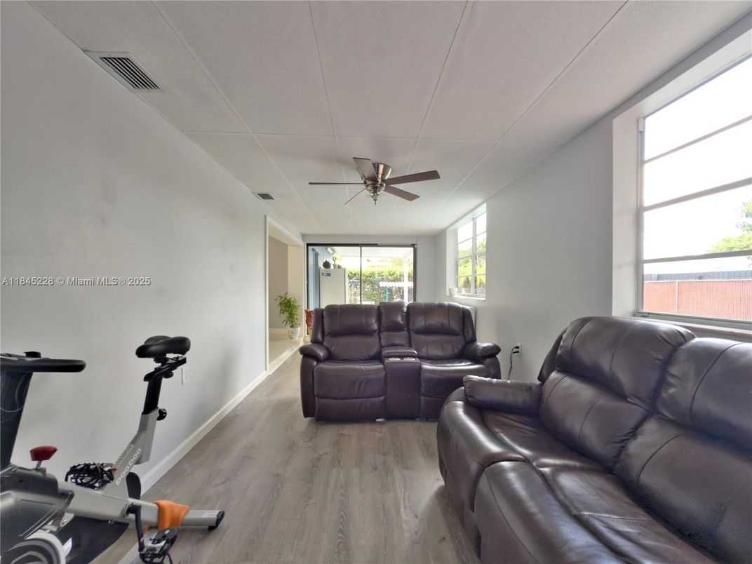 Fitness Equipment, Interior, Living room, Wood Texture Flooring