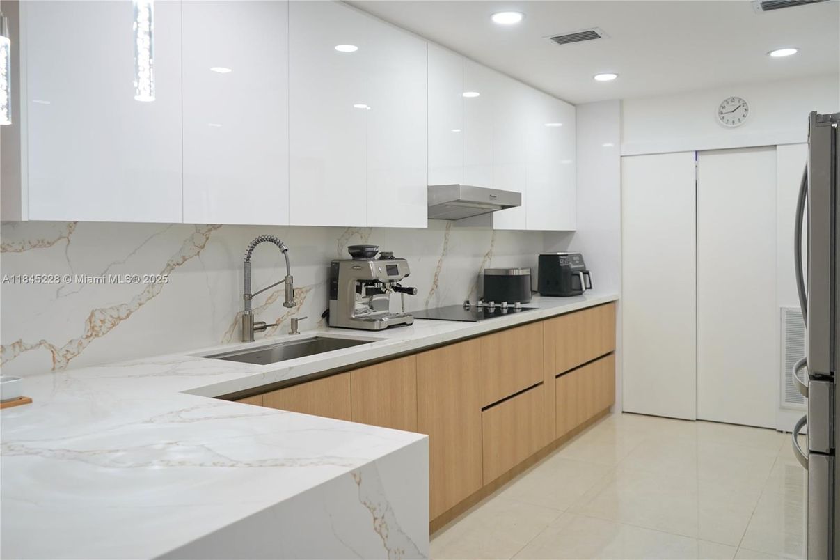 Interior, Kitchen, Recessed Lighting