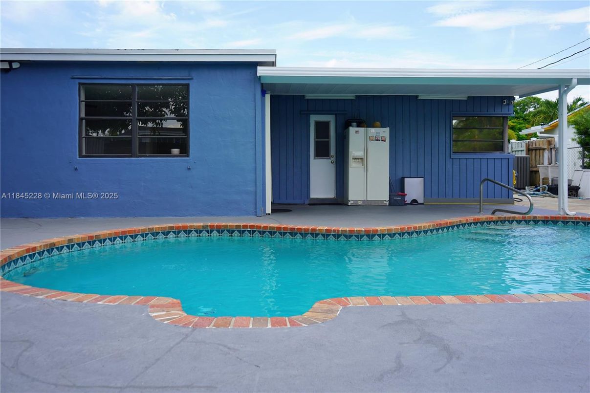 Exterior, Pool
